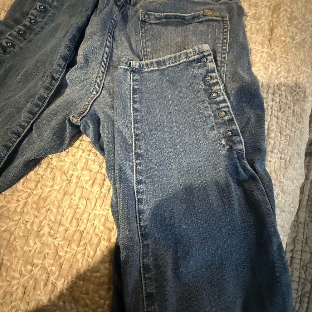 Skinny Blue Denim Jeans With Edgy Details At Hem
